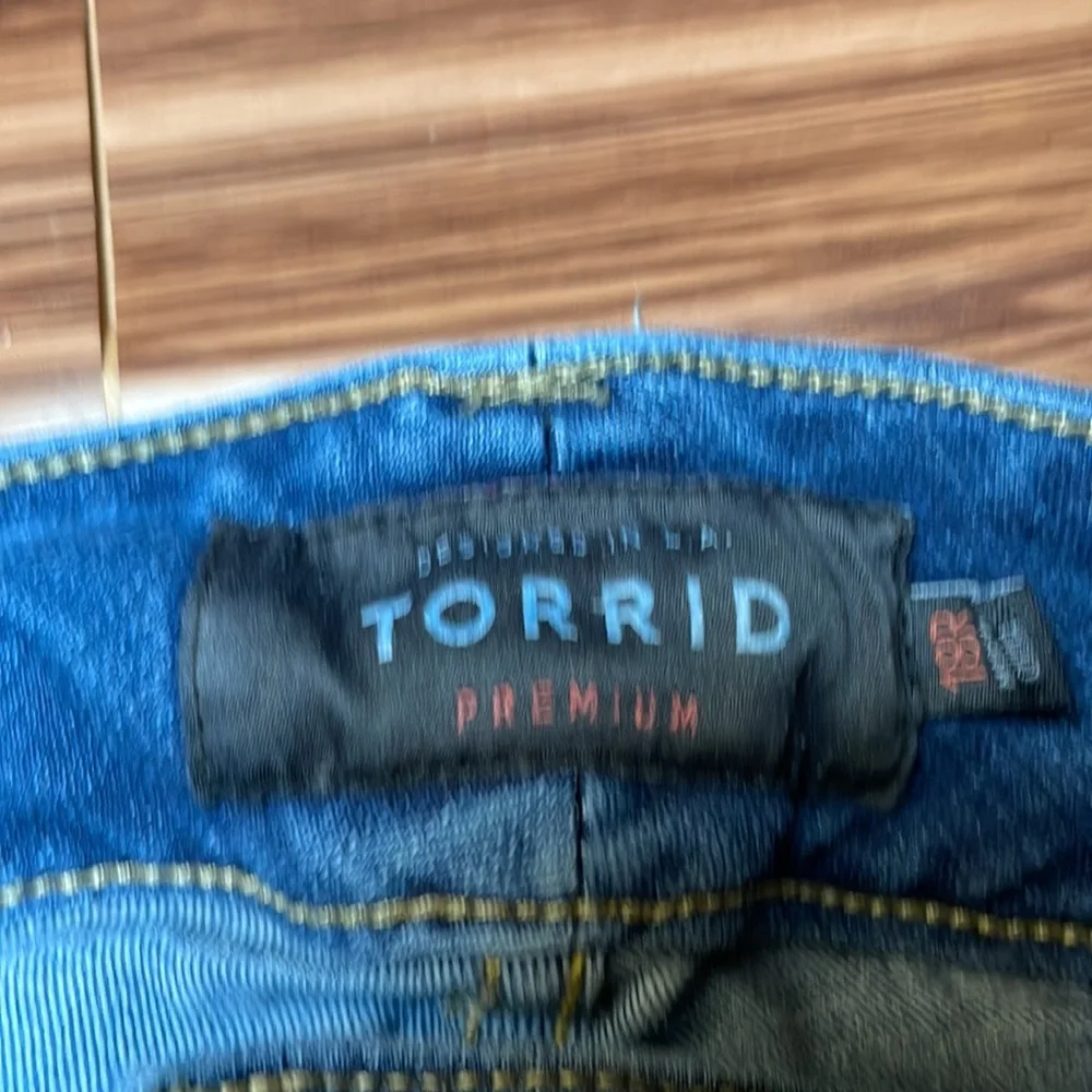 Torrid Distressed Jeans Size 18R - Picture 7 of 9